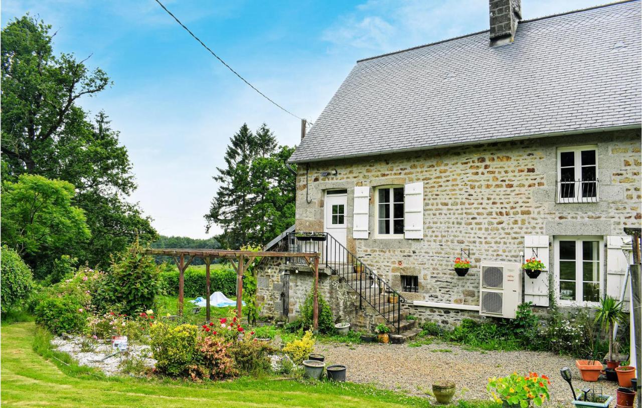 Awesome Home In Saint-Sever-Calvados With Kitchen Екстер'єр фото