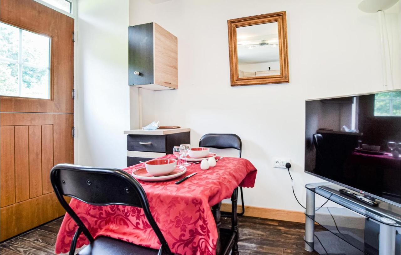 Awesome Home In Saint-Sever-Calvados With Kitchen Екстер'єр фото