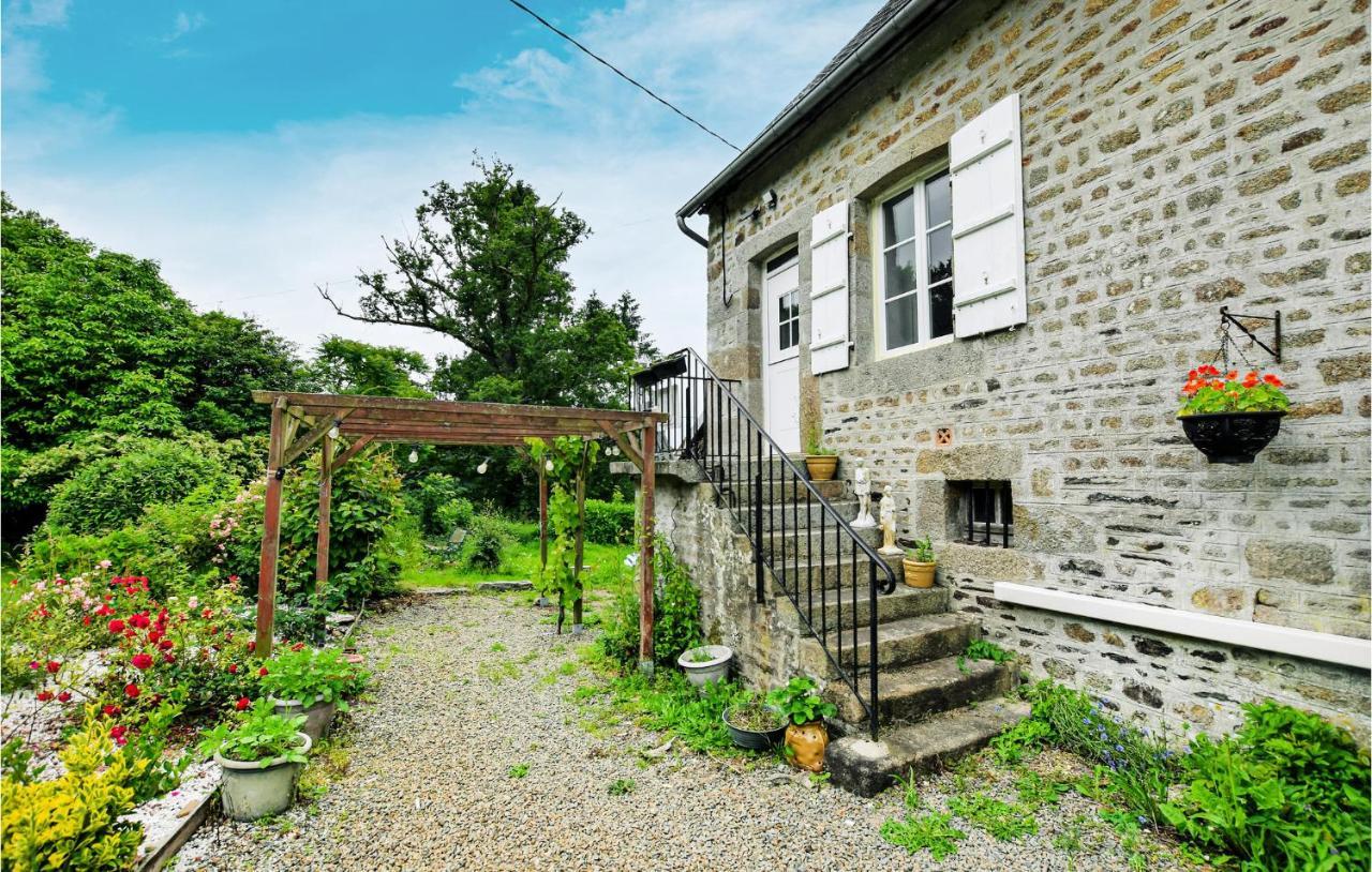 Awesome Home In Saint-Sever-Calvados With Kitchen Екстер'єр фото
