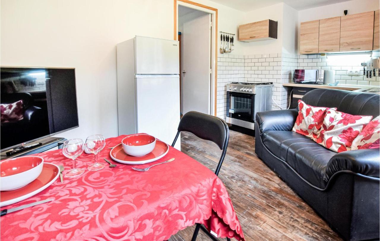 Awesome Home In Saint-Sever-Calvados With Kitchen Екстер'єр фото