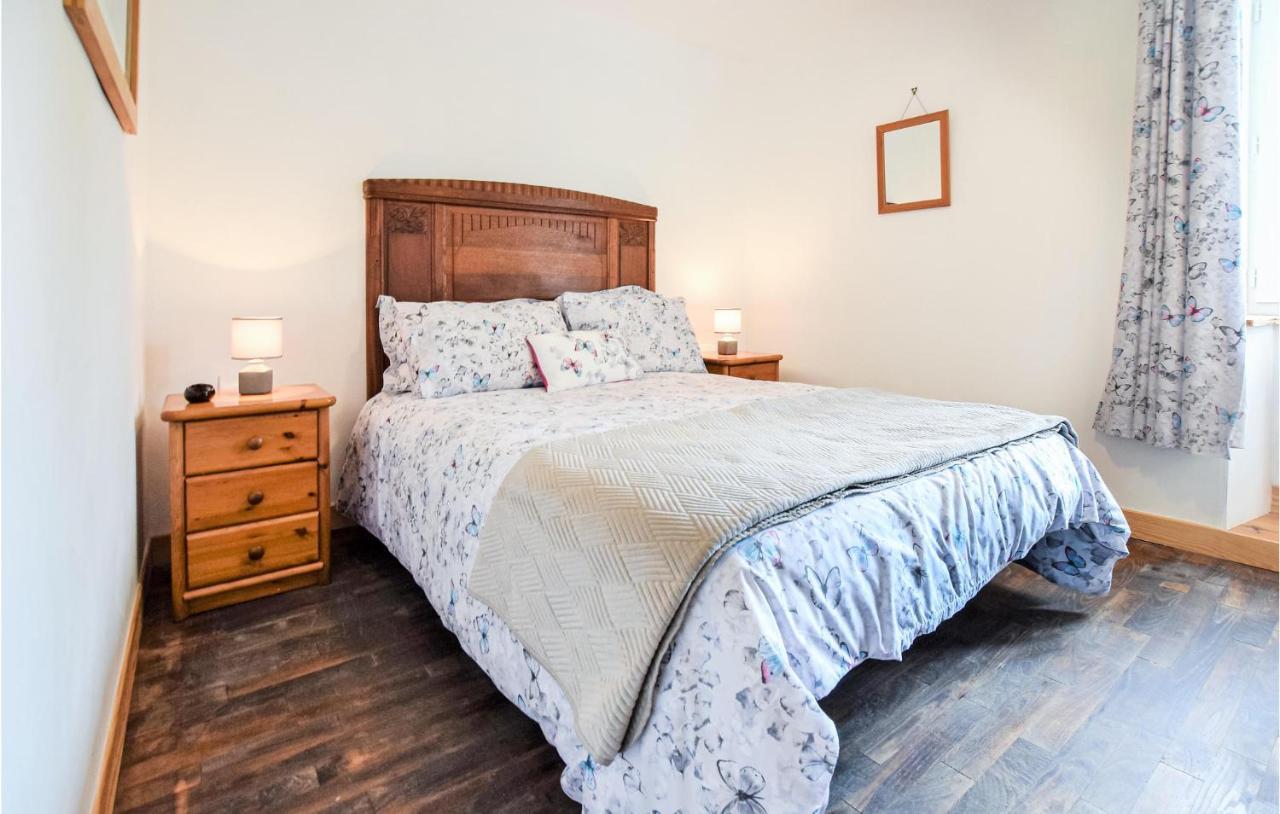 Awesome Home In Saint-Sever-Calvados With Kitchen Екстер'єр фото