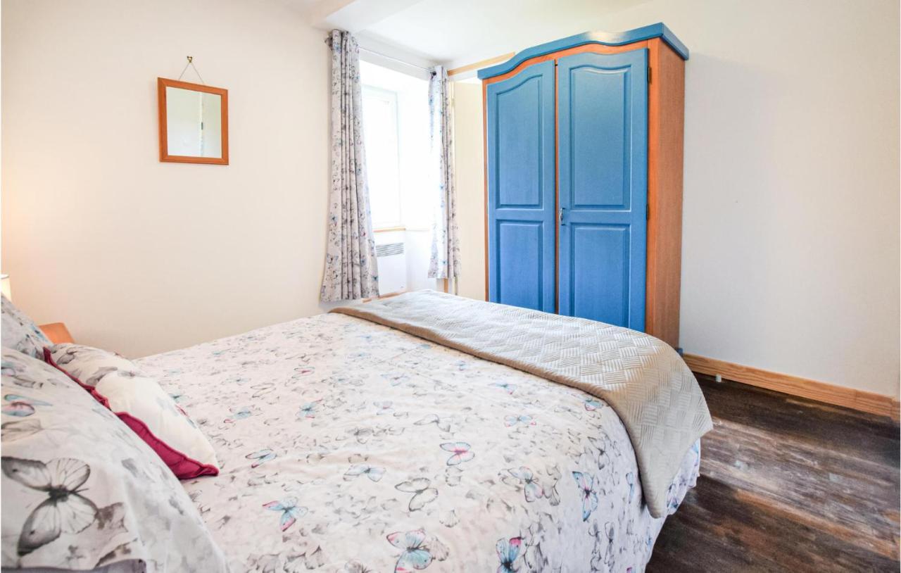 Awesome Home In Saint-Sever-Calvados With Kitchen Екстер'єр фото